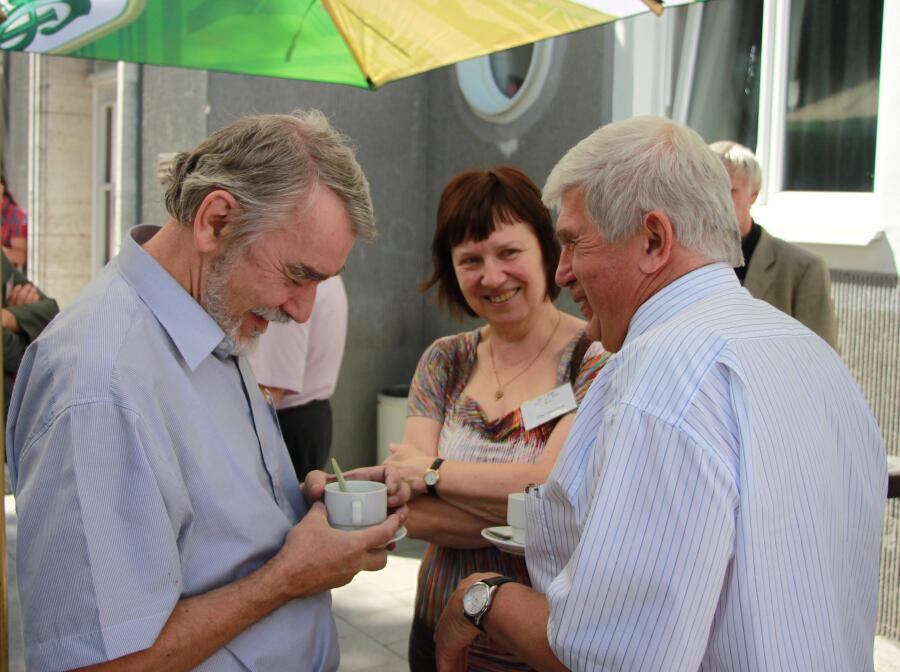 J. Be�v��, J. Laitochov�, Z. Boh��